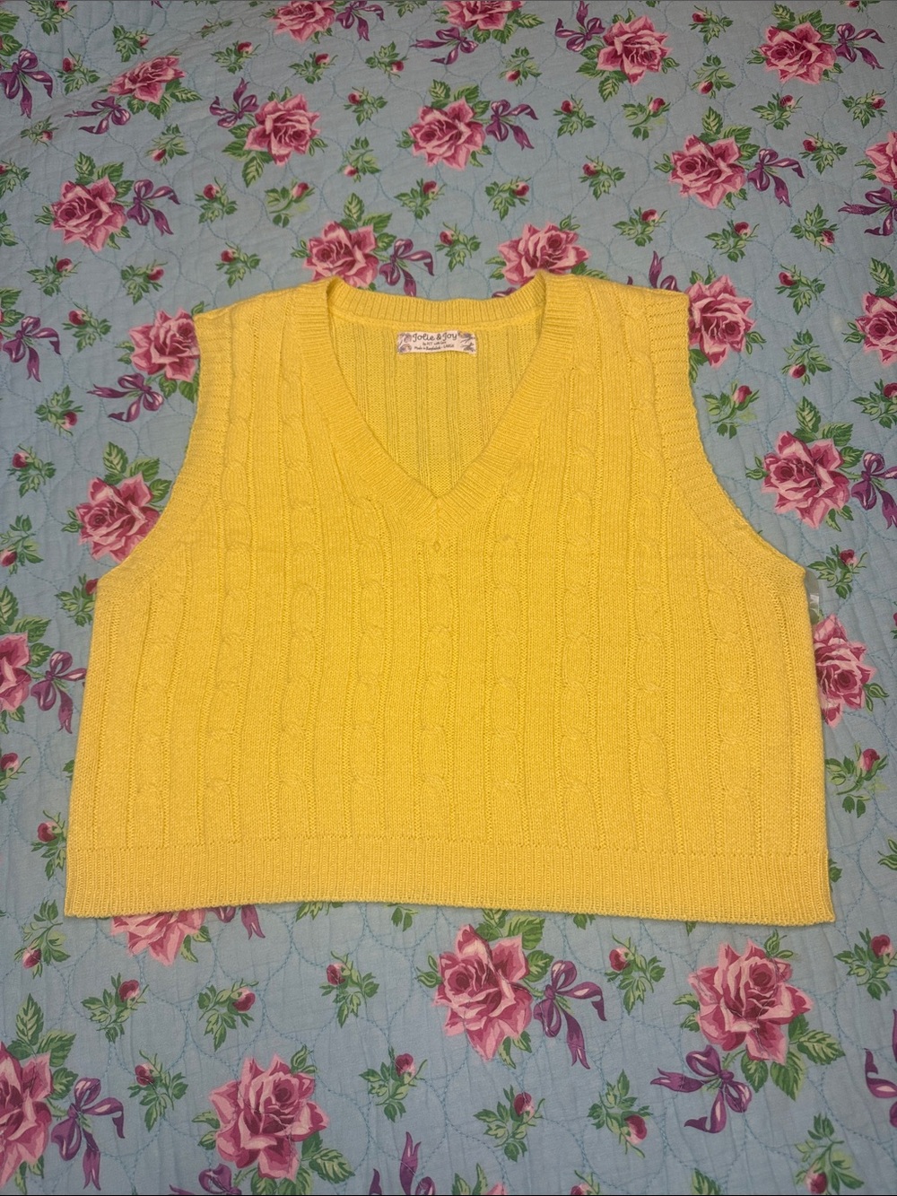 Classic Yellow Cable-Knit V-Neck Sweater Vest